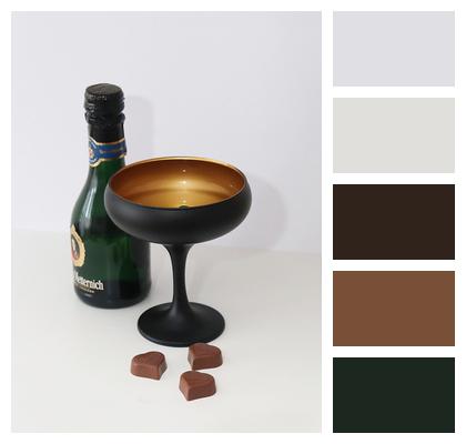 Chocolate Hearts Enjoyment Gold Sparkling Wine Image