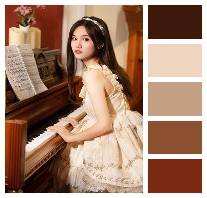 Piano Beauty Girl Image