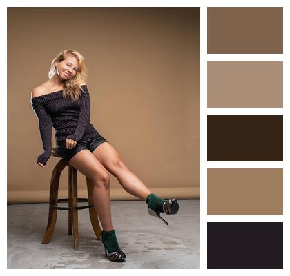 Long Sleeve Fashion Clavicle Portrait Image