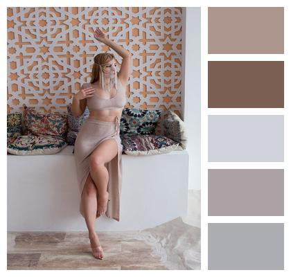 Beautiful Arabesque Style Blond Image